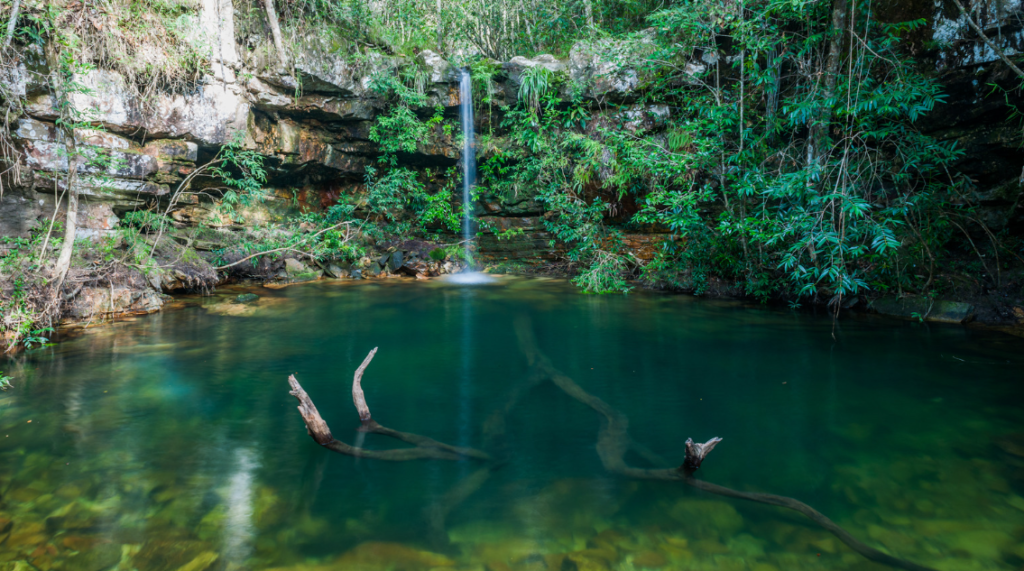 Banho de rio na Cachoeira Loquinhas
